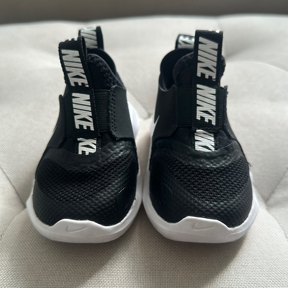 Nike Flex Runner Toddler Shoe - size 4 - color: Black